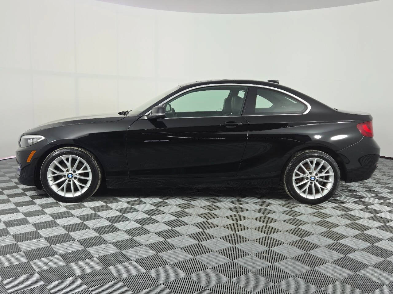 Used 2016 BMW 228i xDrive Coupe AWD/4WD image 4