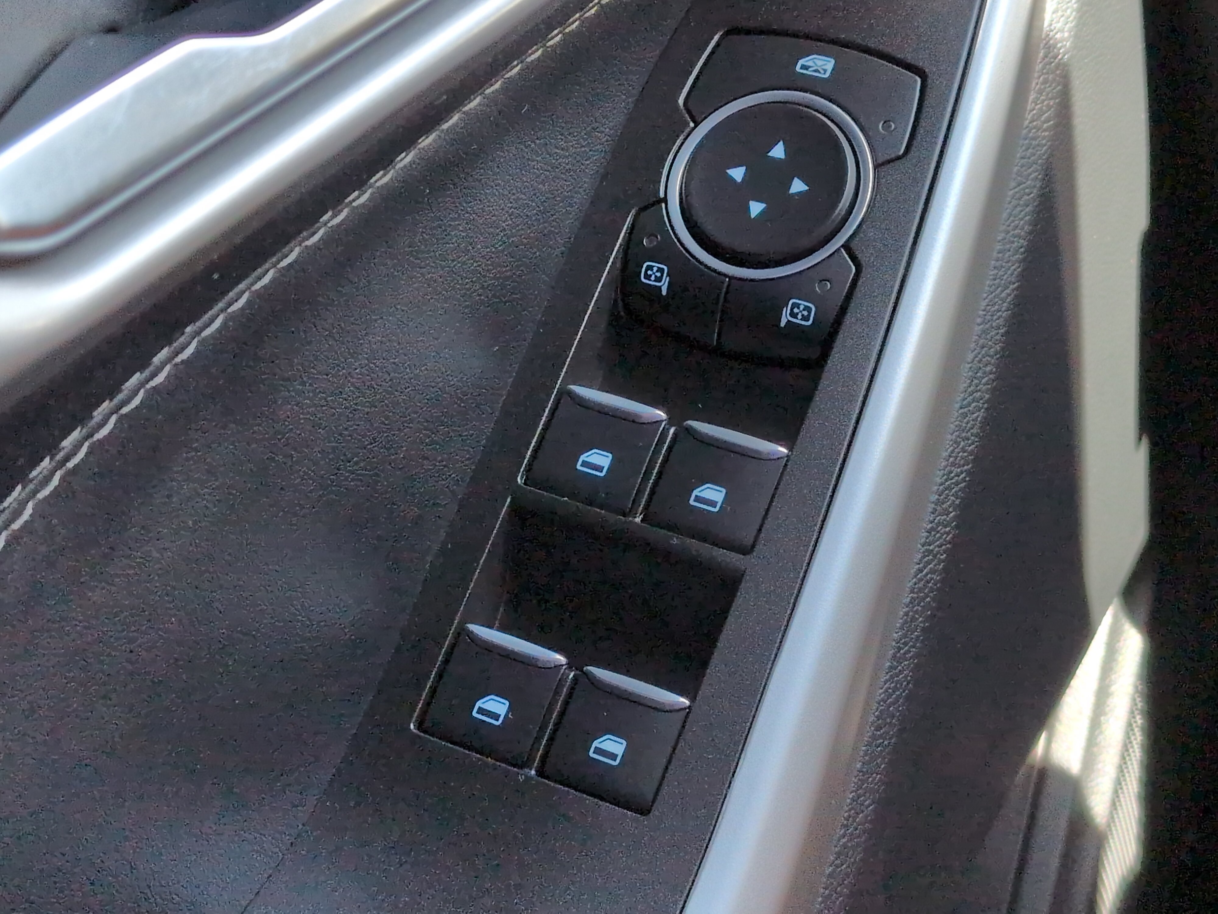 Certified 2022 Ford Explorer XLT RWD image 22