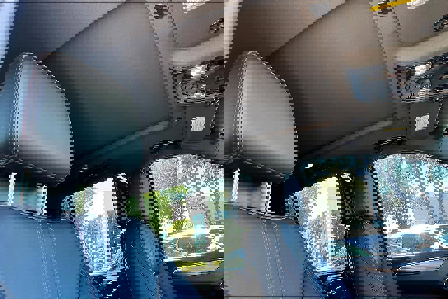 Used 2021 Chevrolet Suburban RST w/ Luxury Package image 14