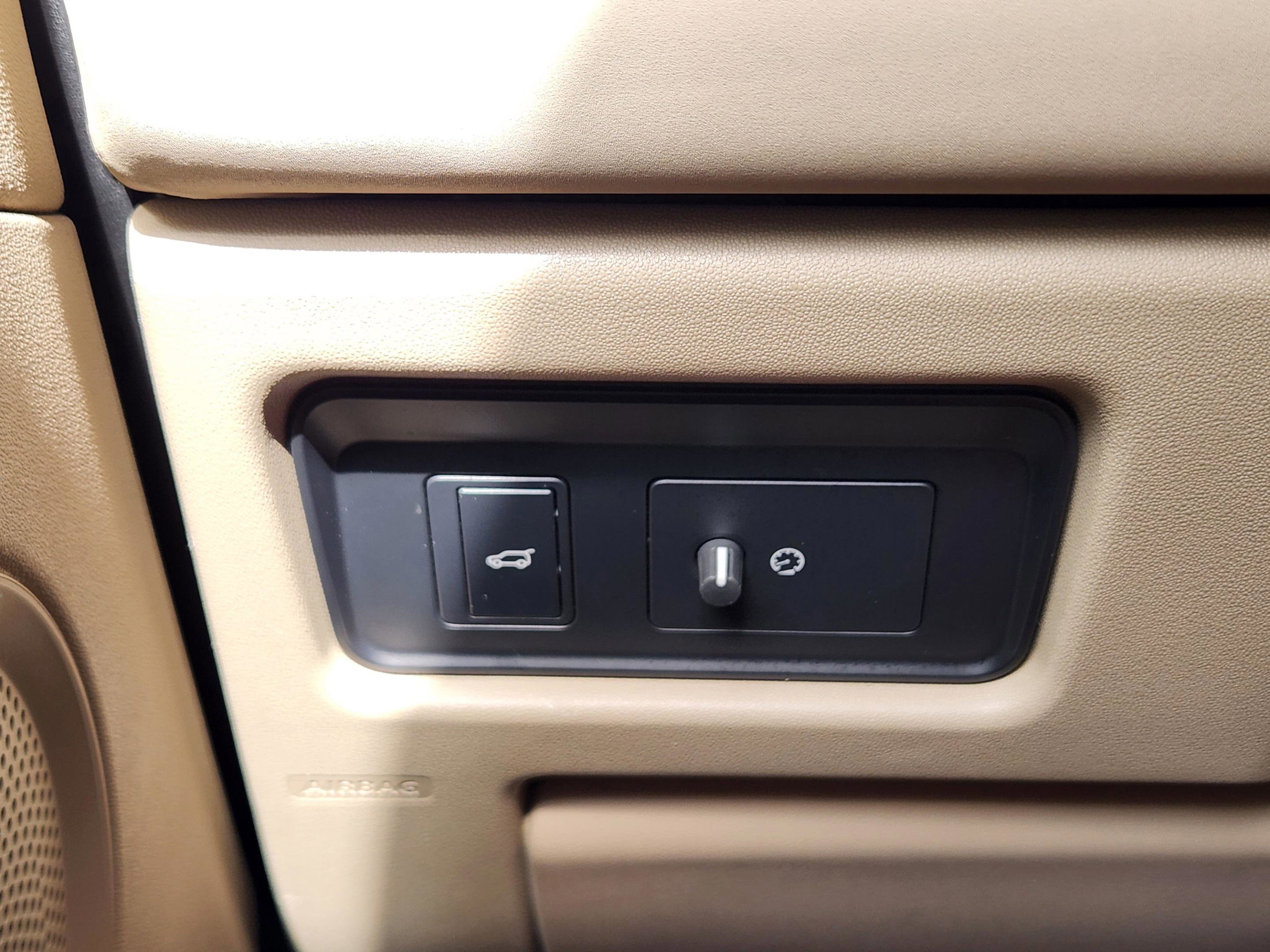 Used 2019 Land Rover Discovery Sport HSE AWD/4WD image 18