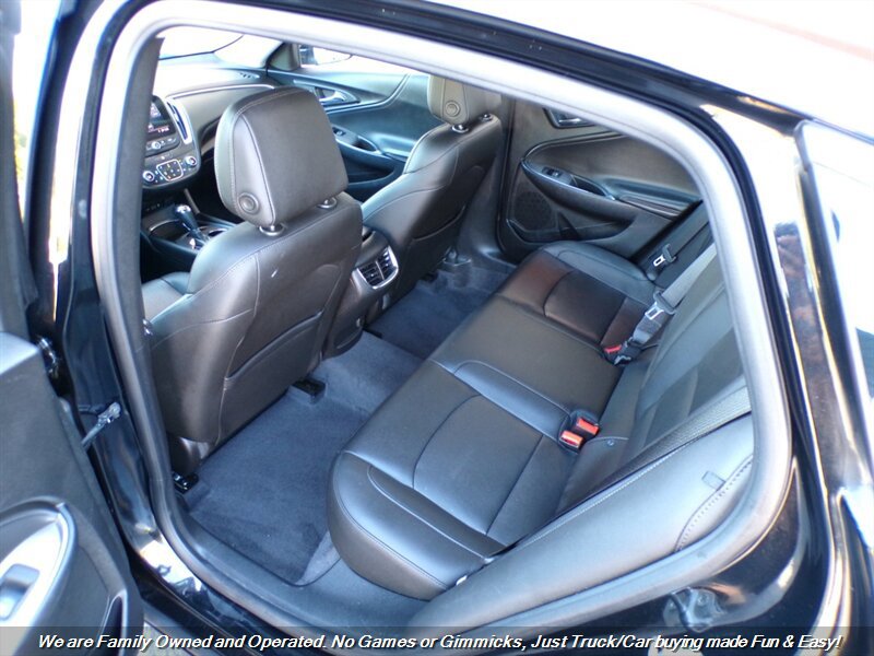 Used 2019 Chevrolet Malibu LT w/ Leather Package FWD image 19