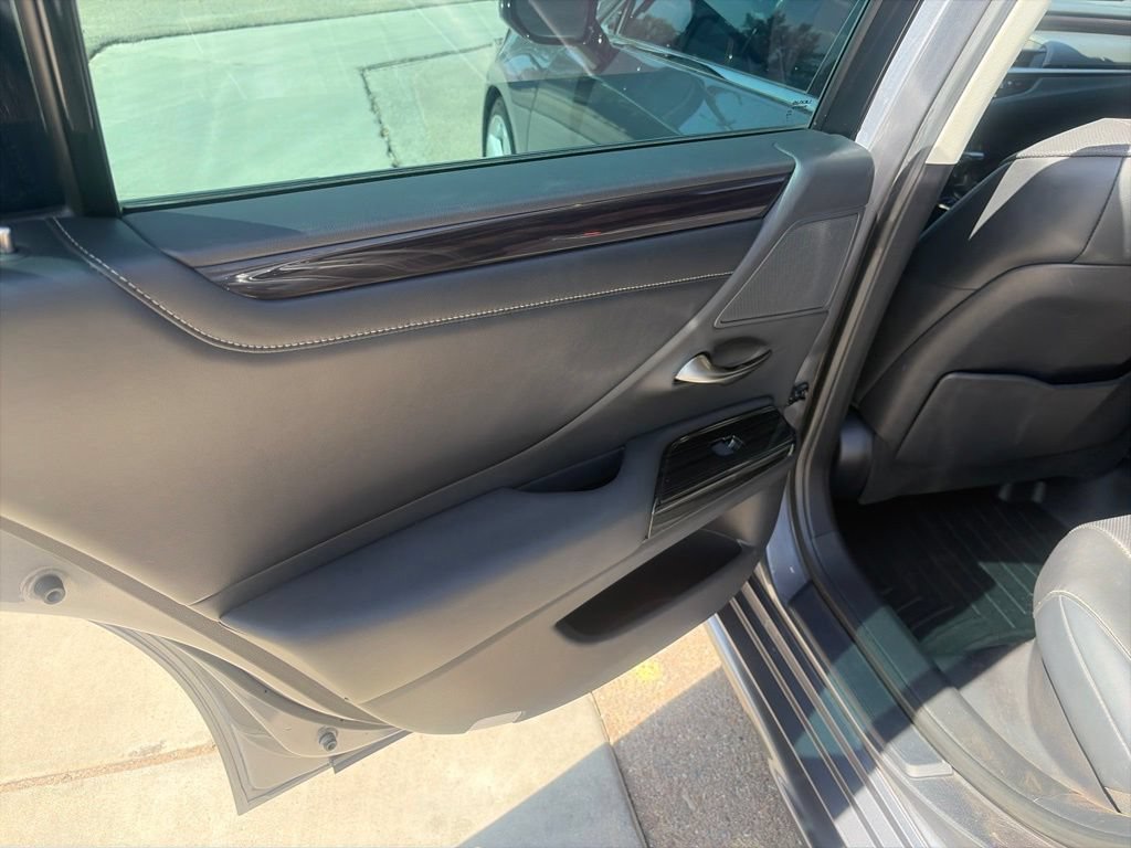 Used 2019 Lexus ES 300h w/ Premium Package FWD image 22