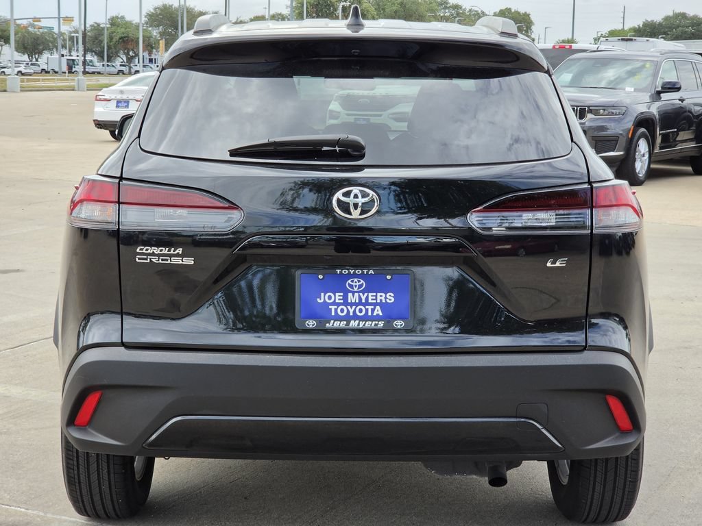 Used 2026 Toyota Corolla Cross LE FWD image 8