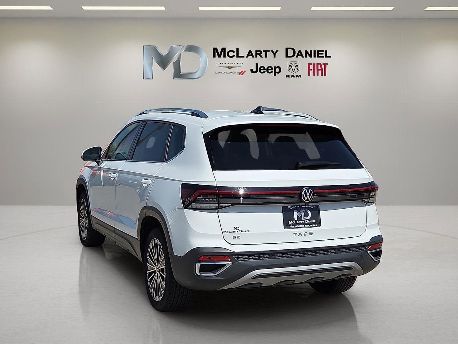 Used 2025 Volkswagen Taos SE FWD image 4