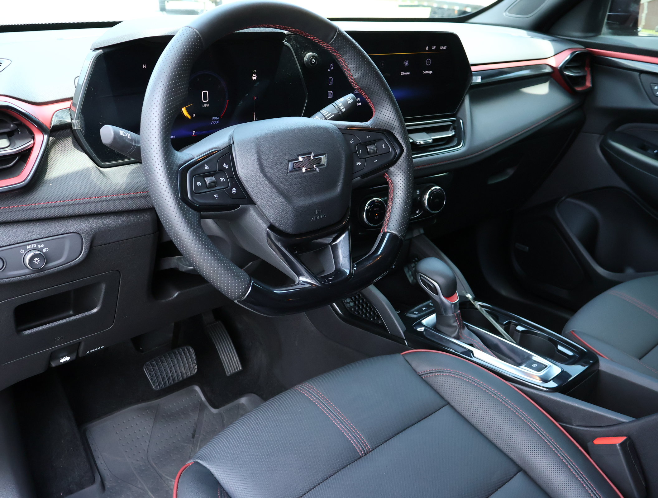 Used 2025 Chevrolet TrailBlazer RS w/ Convenience Package FWD image 3