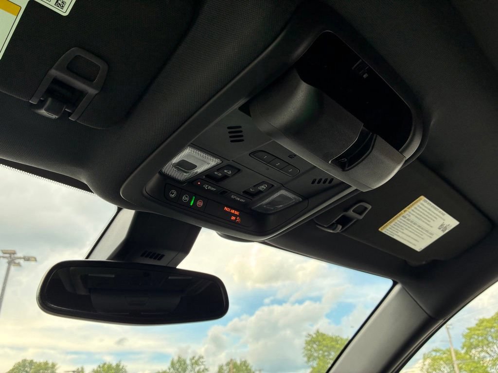 Used 2023 Chevrolet Equinox Premier AWD/4WD image 25