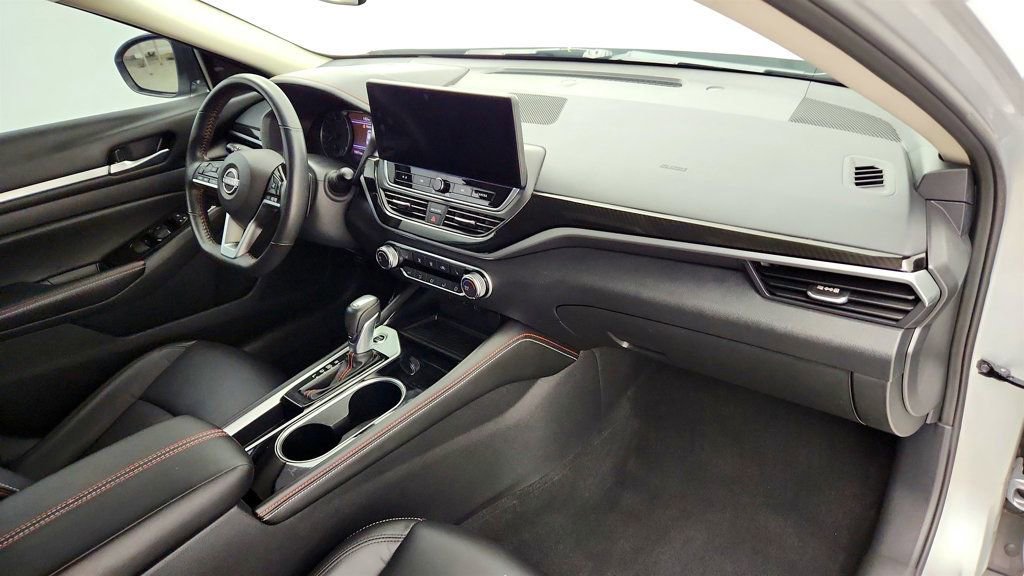 Used 2024 Nissan Altima 2.5 SR w/ SR Premium Package FWD image 25