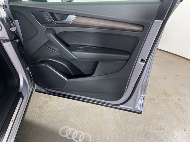 Used 2023 Audi Q5 2.0T Premium w/ Convenience Package image 13