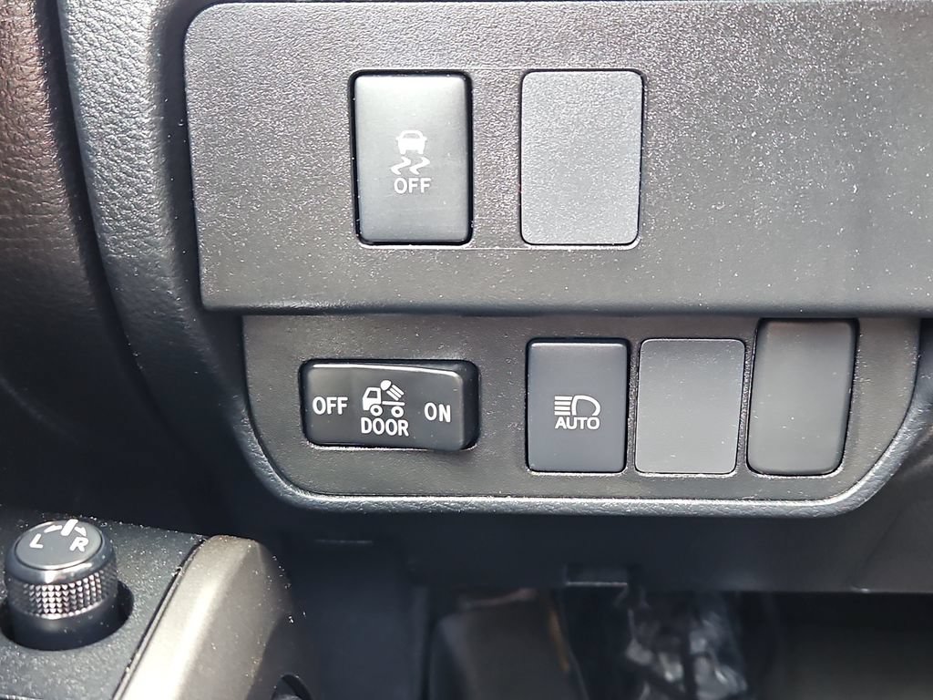 Used 2020 Toyota Tacoma SR5 AWD/4WD image 16