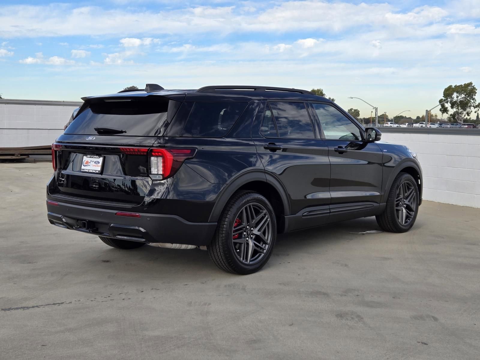 New 2026 Ford Explorer ST-Line w/ ST-Line Street Pack image 4