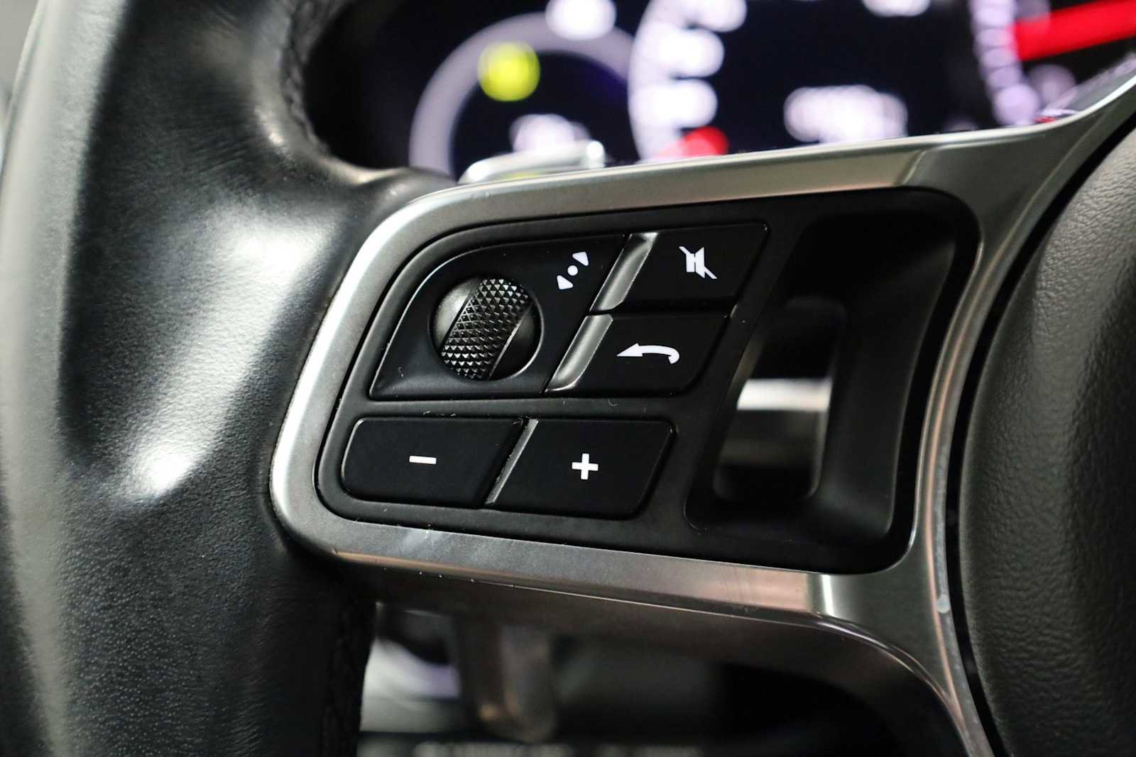 Used 2022 Porsche Cayenne image 27