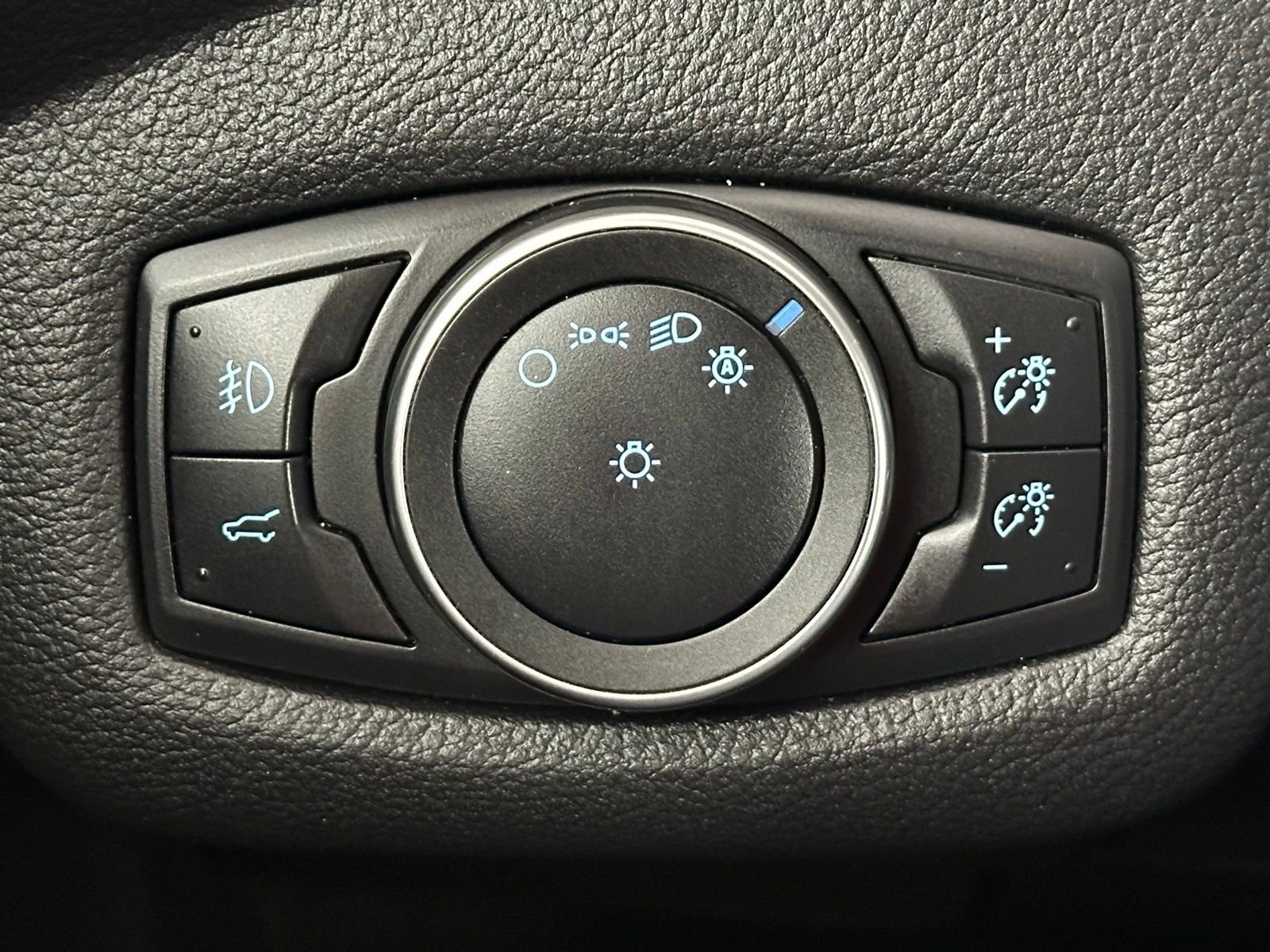 Used 2018 Ford Escape SEL image 19