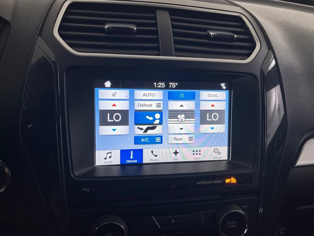 Used 2017 Ford Explorer XLT w/ Equipment Group 202A AWD/4WD image 65