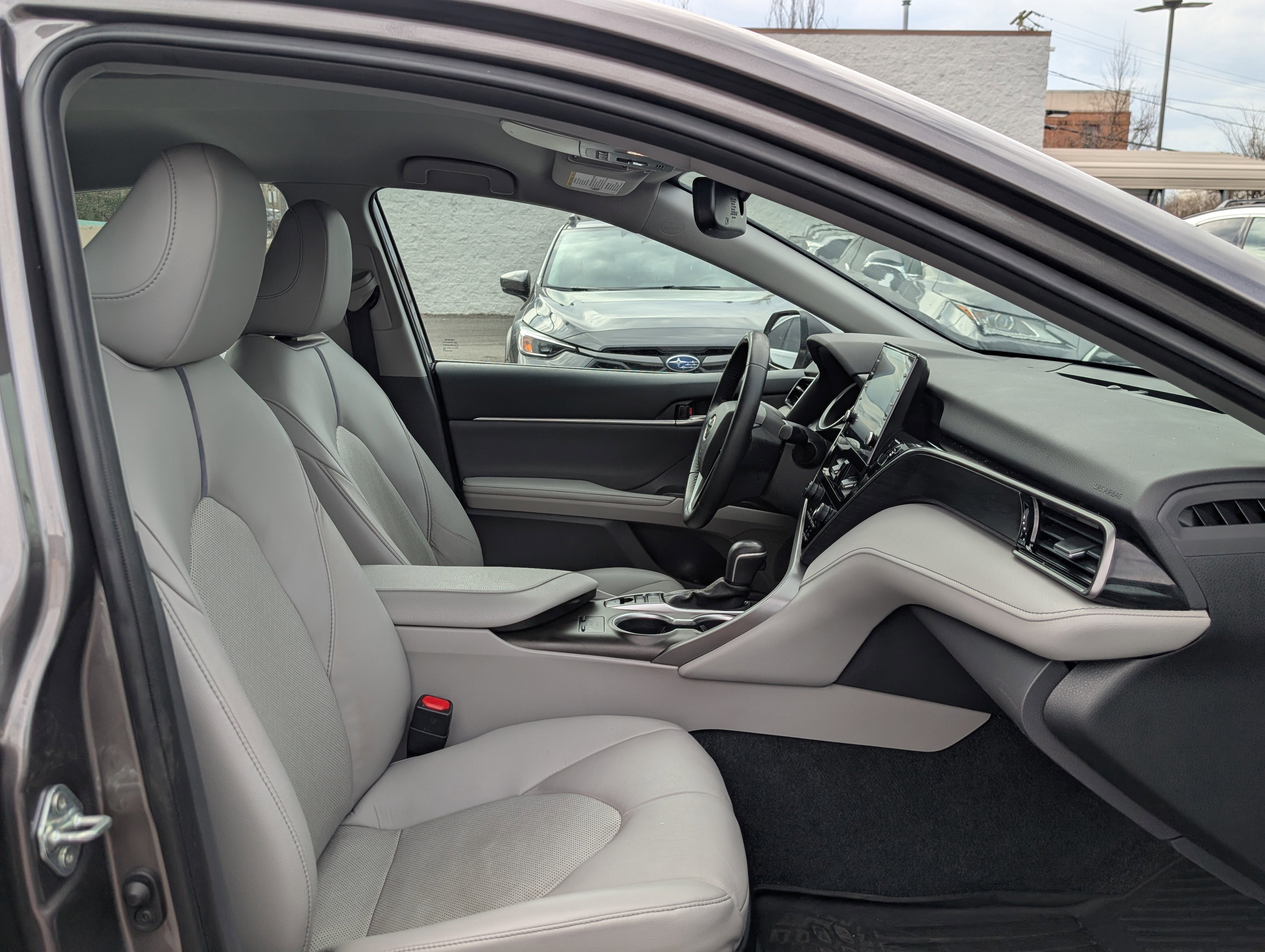 Used 2022 Toyota Camry XLE image 11