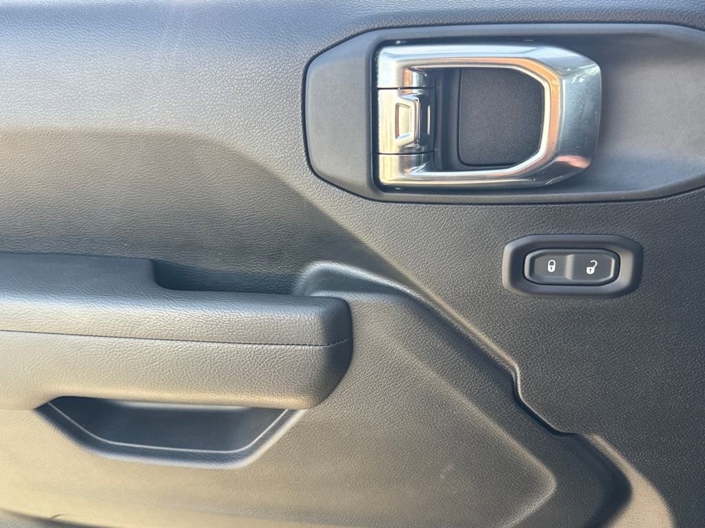 Used 2025 Jeep Gladiator Sport image 17