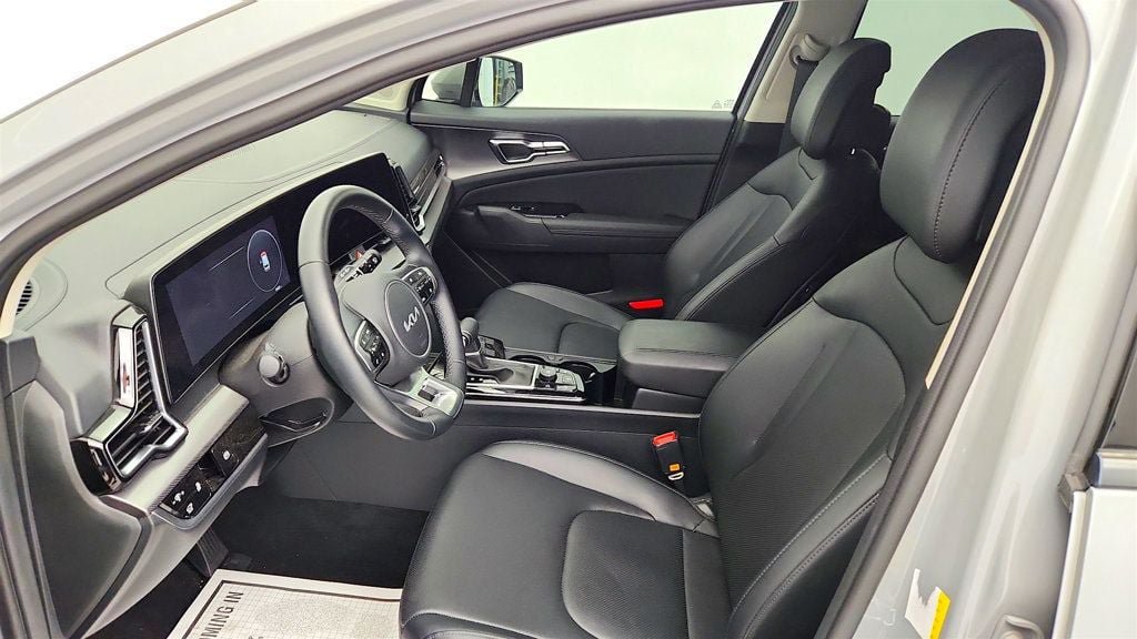 Used 2025 Kia Sportage SX FWD image 11