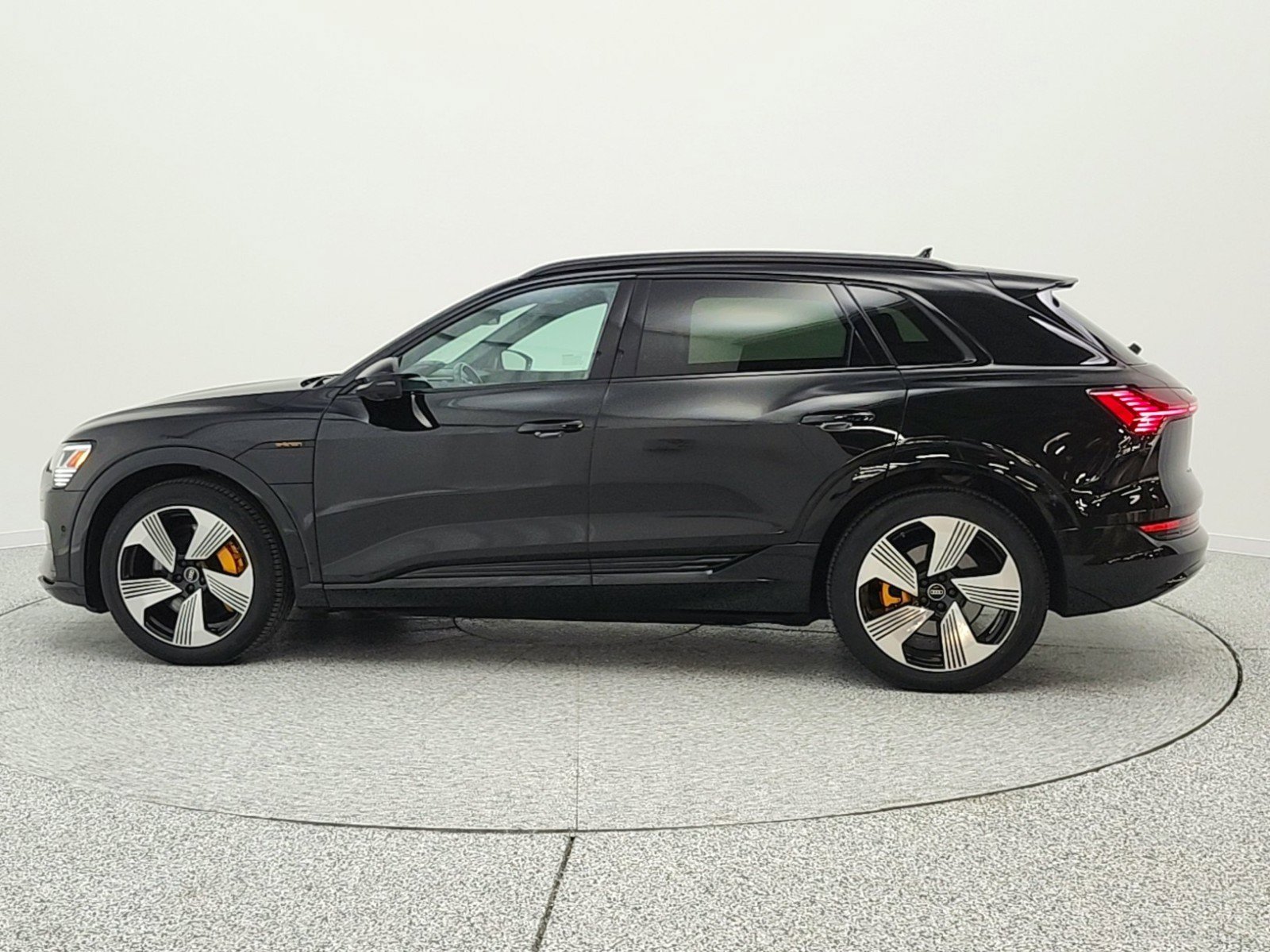 Used 2023 Audi e-tron Premium Plus w/ Premium Plus Package AWD/4WD image 8