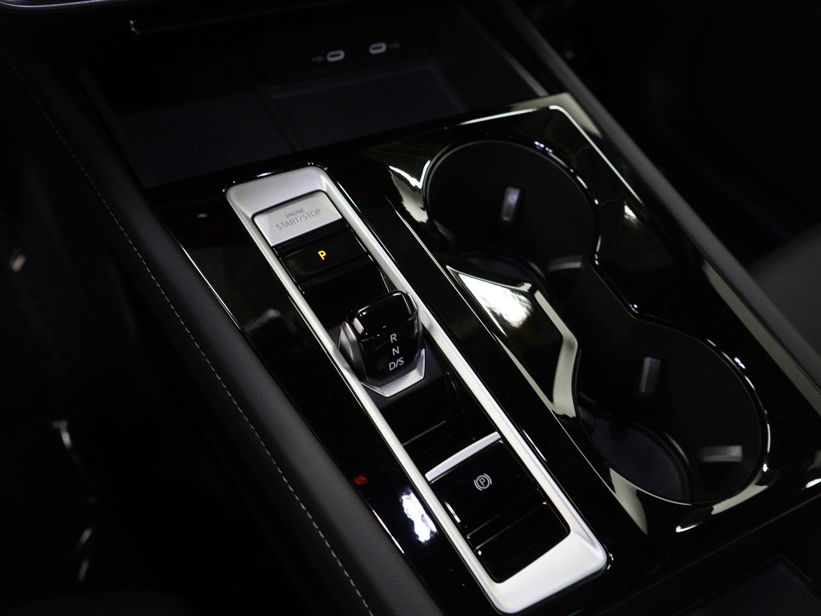 Used 2024 Volkswagen Atlas Cross Sport SEL Premium R-Line image 19