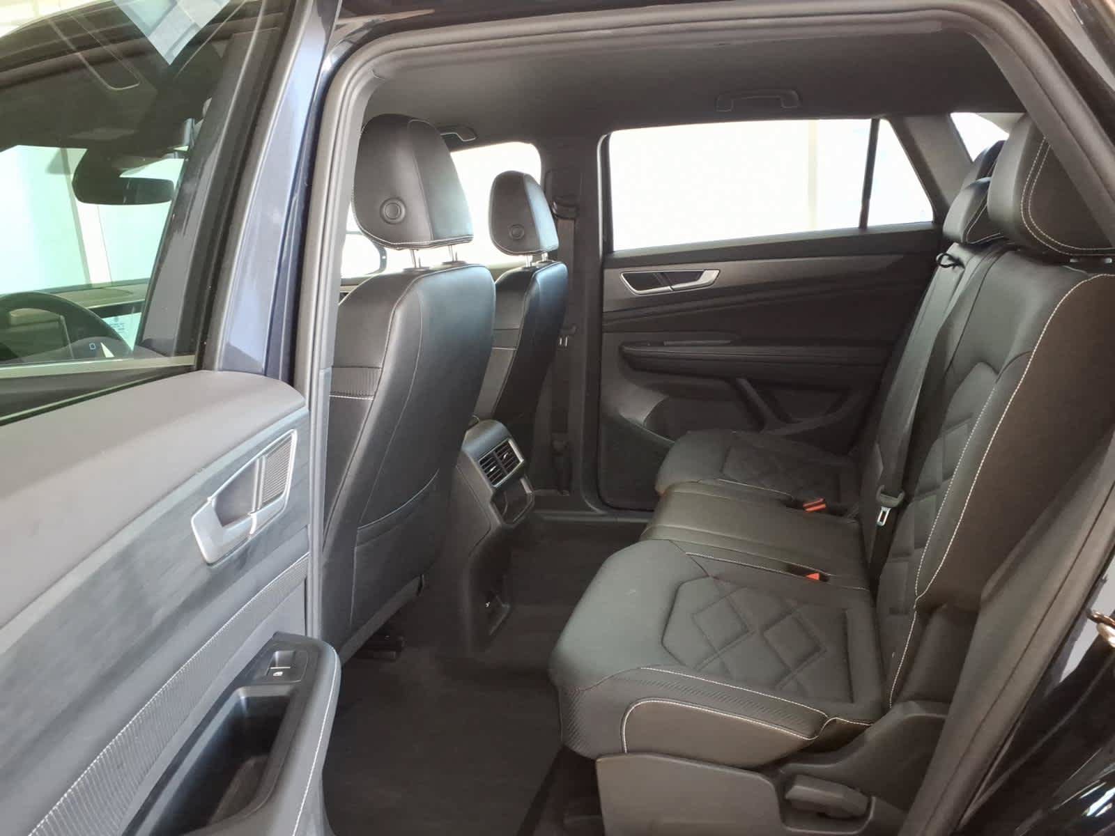 Used 2024 Volkswagen Atlas Cross Sport SE FWD image 9