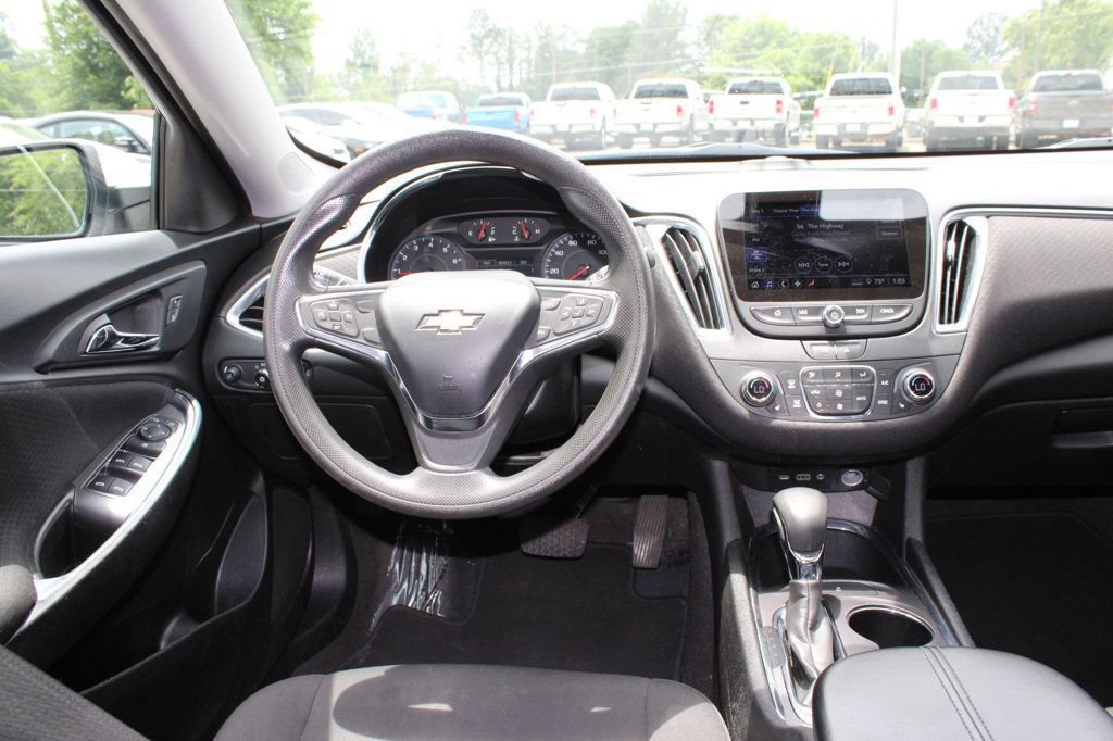 Used 2021 Chevrolet Malibu LT FWD image 16