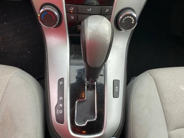 Used 2015 Chevrolet Cruze LT w/ Technology Package FWD image 23
