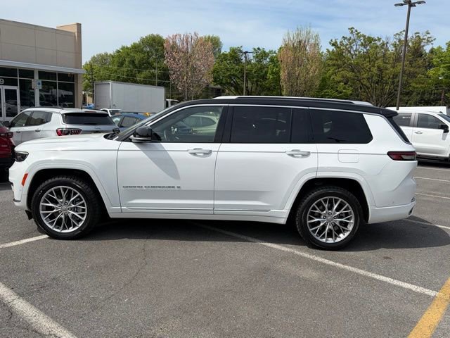 Used 2023 Jeep Grand Cherokee L Summit AWD/4WD image 4