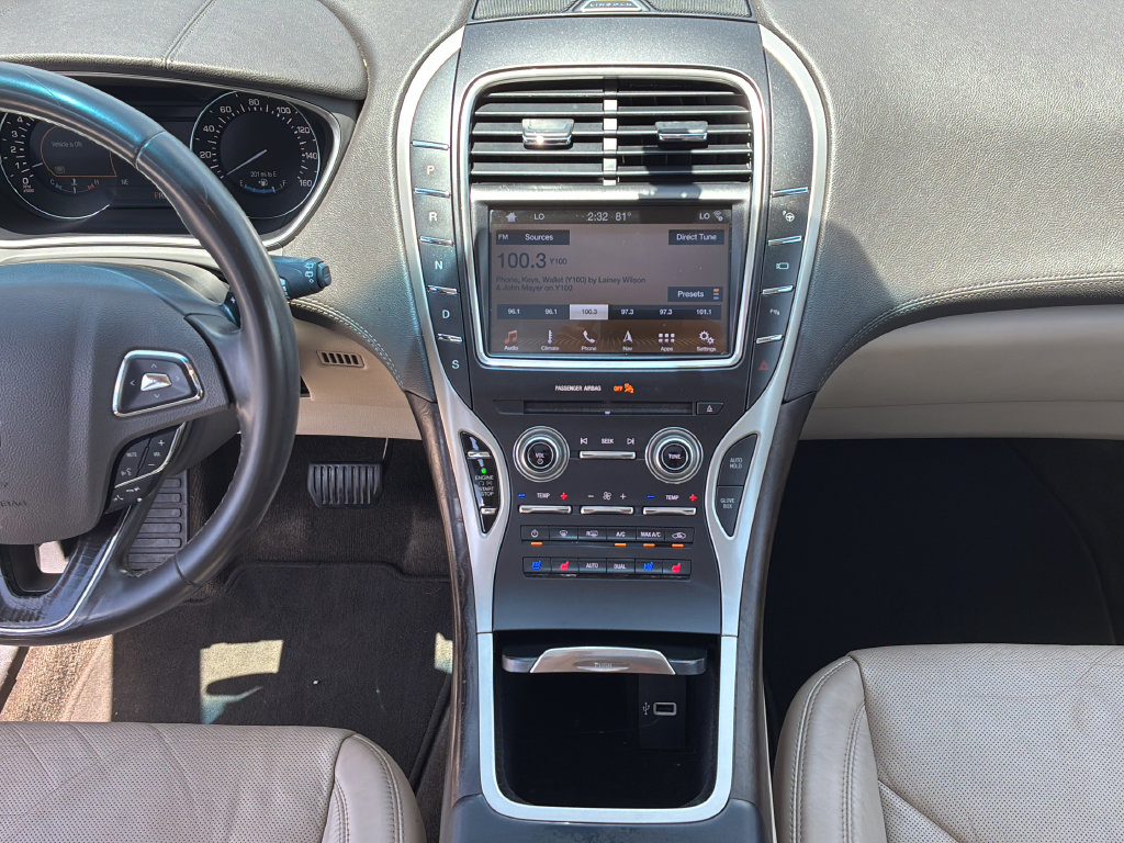 Used 2017 Lincoln MKX Reserve FWD image 32