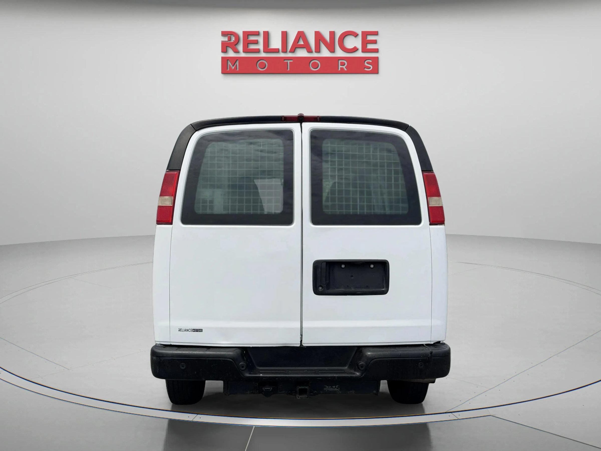 Used 2015 GMC Savana 3500 RWD image 5