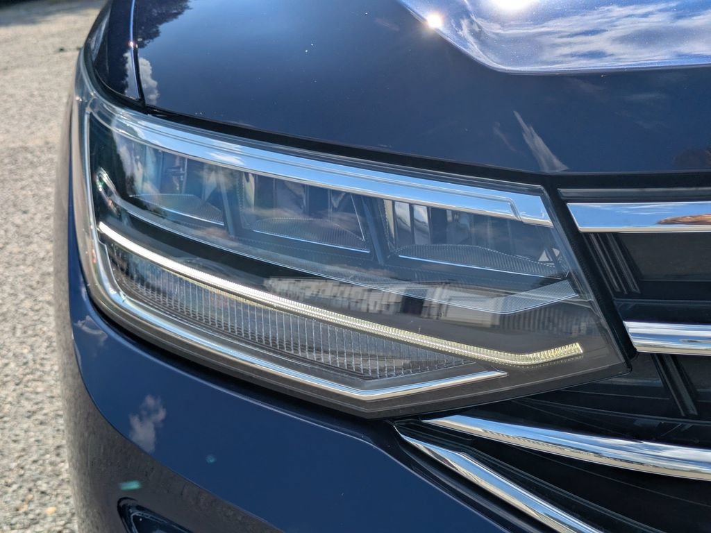 Certified 2023 Volkswagen Tiguan SE FWD image 11