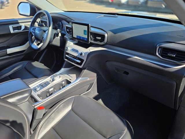 Used 2024 Ford Explorer XLT w/ Equipment Group 202A image 9