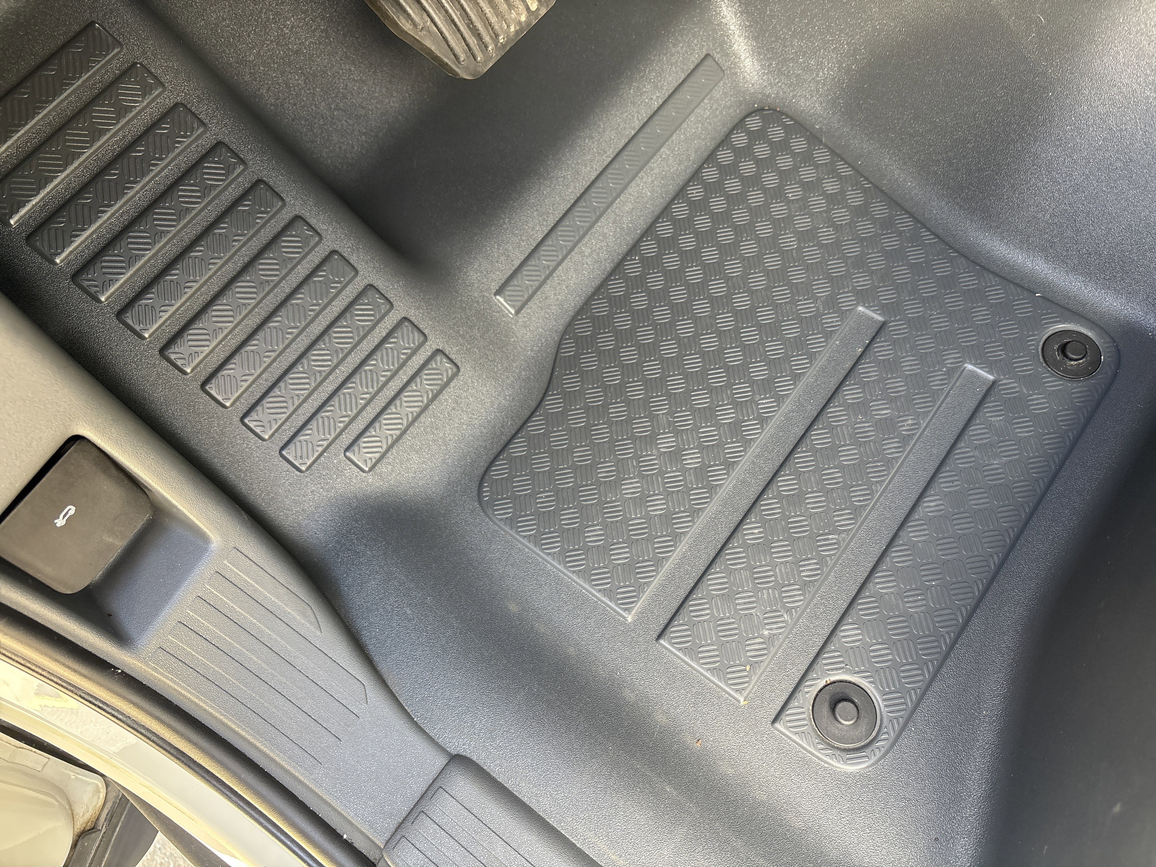 Used 2023 Land Rover Defender 90 X-Dynamic SE AWD/4WD image 42