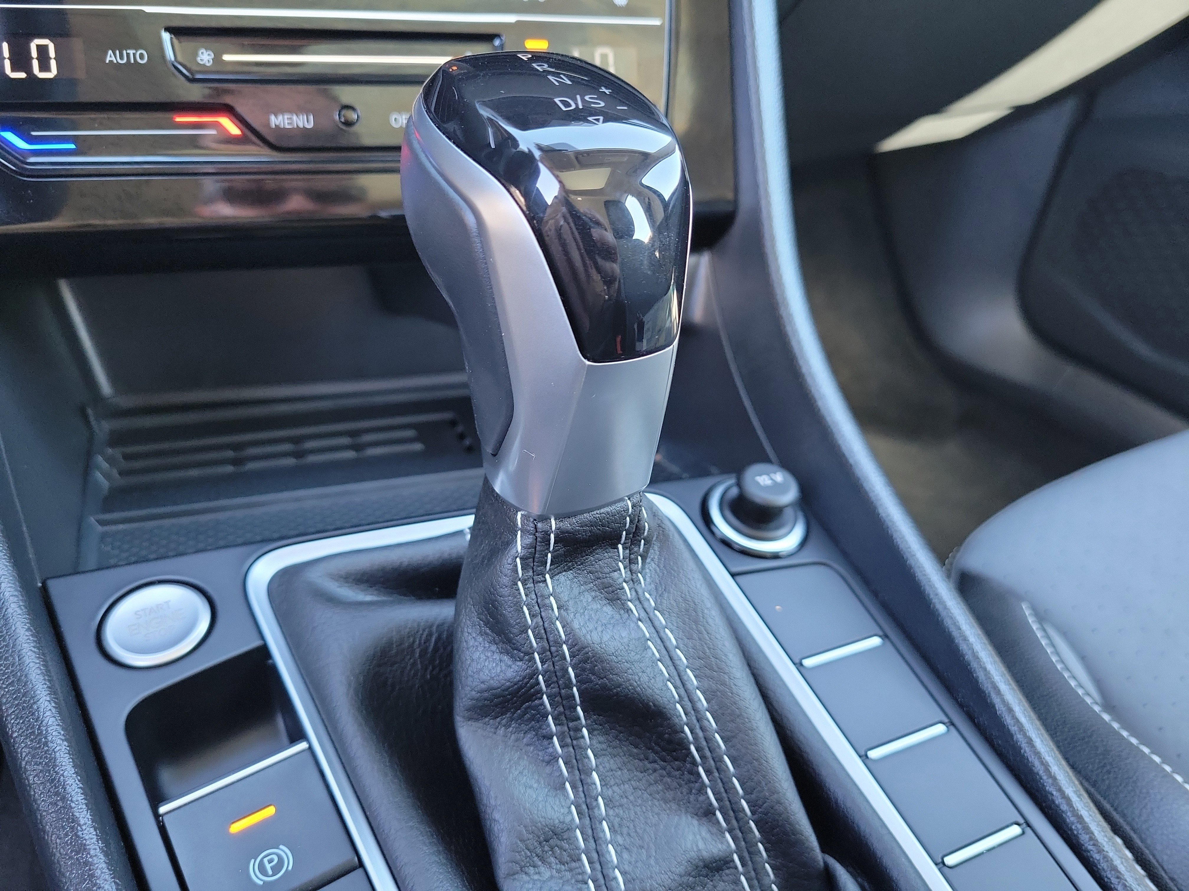 Used 2025 Volkswagen Jetta SE image 32