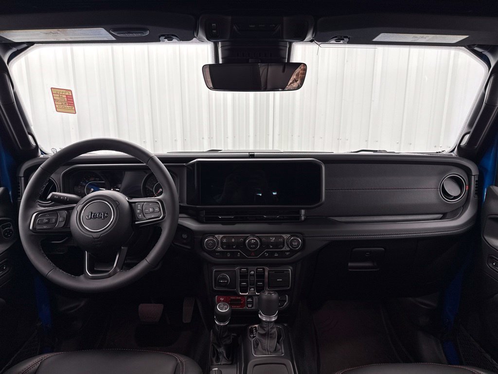 Used 2025 Jeep Wrangler Unlimited Rubicon AWD/4WD image 14