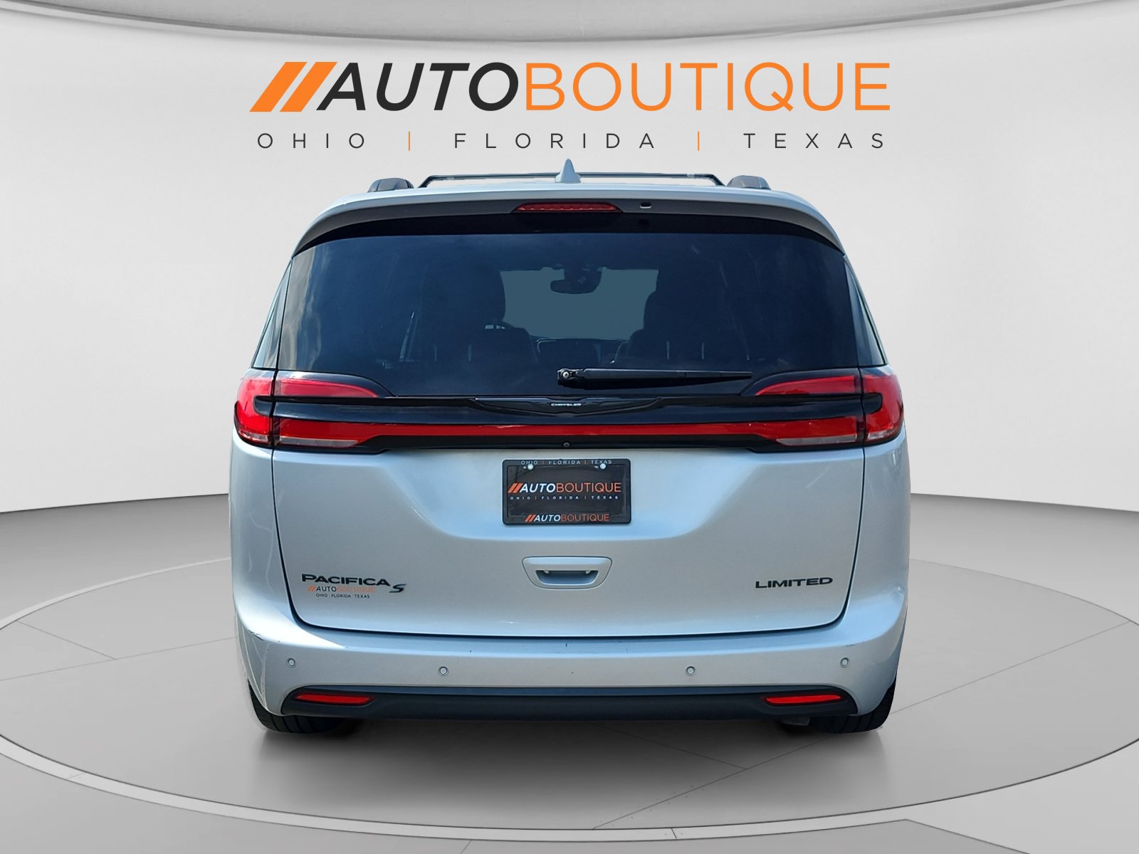 Used 2022 Chrysler Pacifica Limited w/ S Appearance Package FWD image 4