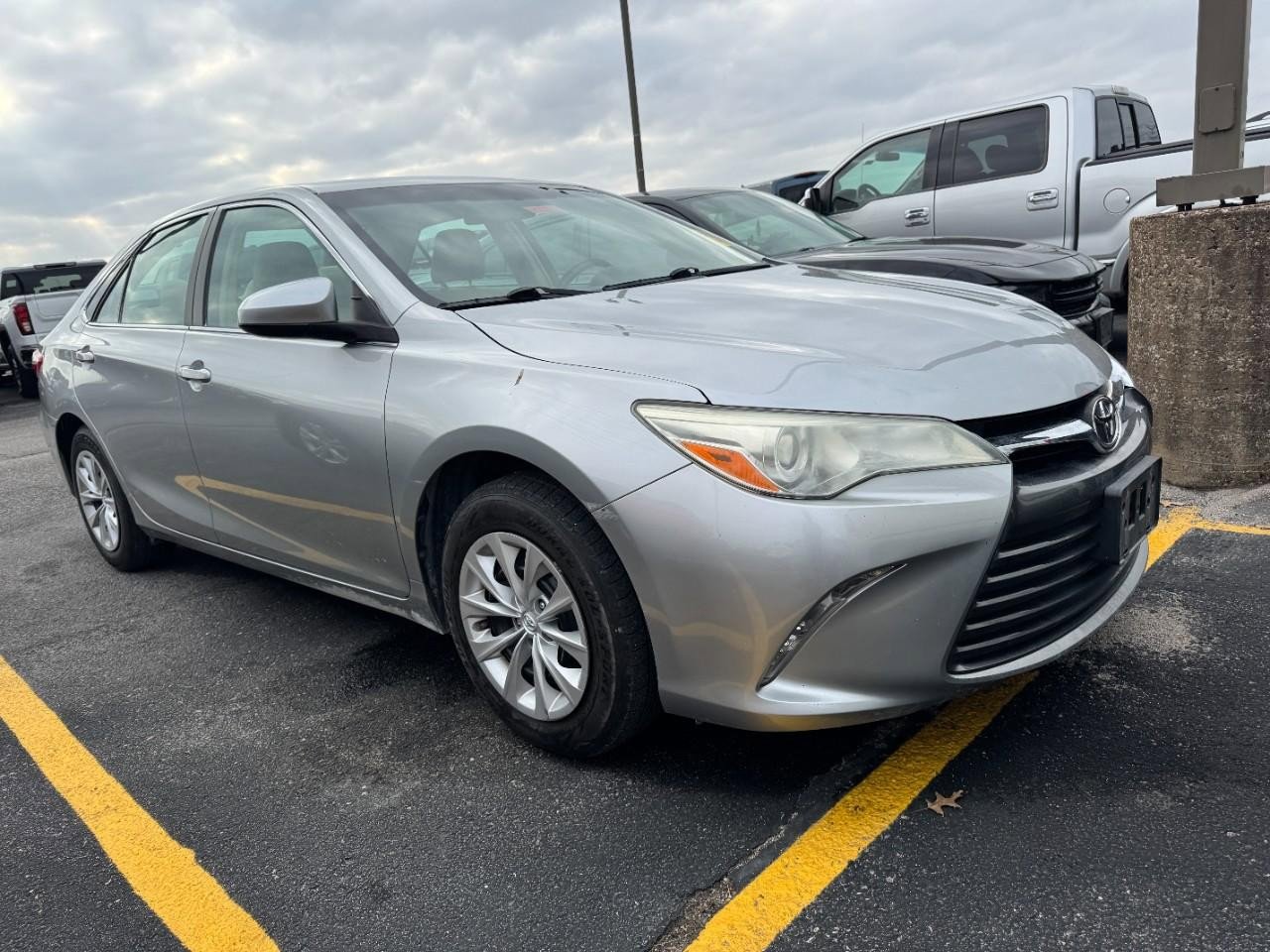 Used 2016 Toyota Camry LE image 6