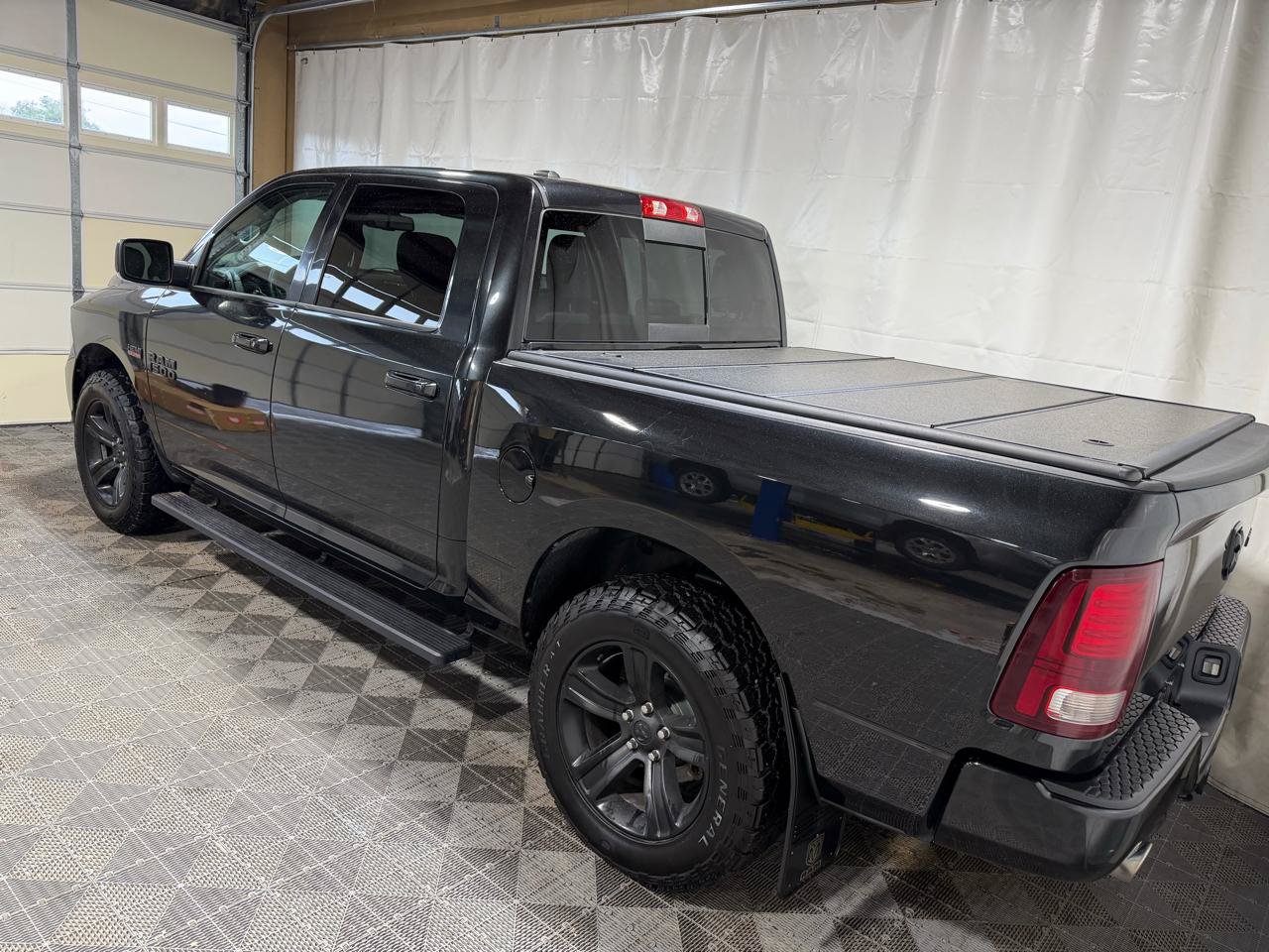 Used 2015 RAM 1500 Sport w/ Black Ram 1500 Sport Group AWD/4WD image 4