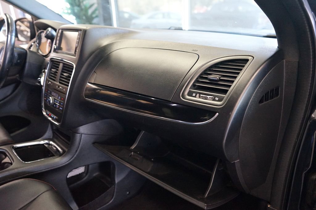 Used 2018 Dodge Grand Caravan GT image 41