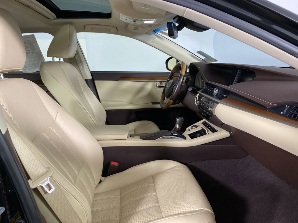 Used 2018 Lexus ES 300h image 26