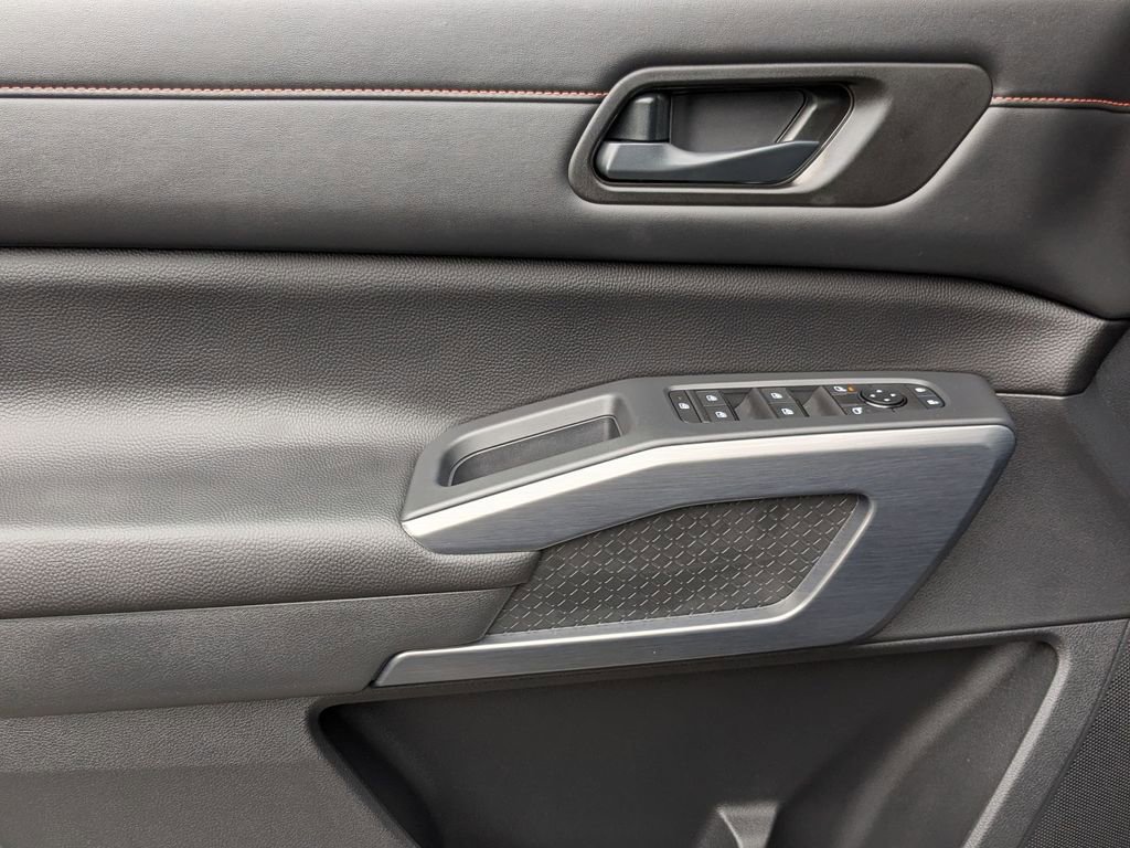 New 2025 Nissan Pathfinder Rock Creek image 11