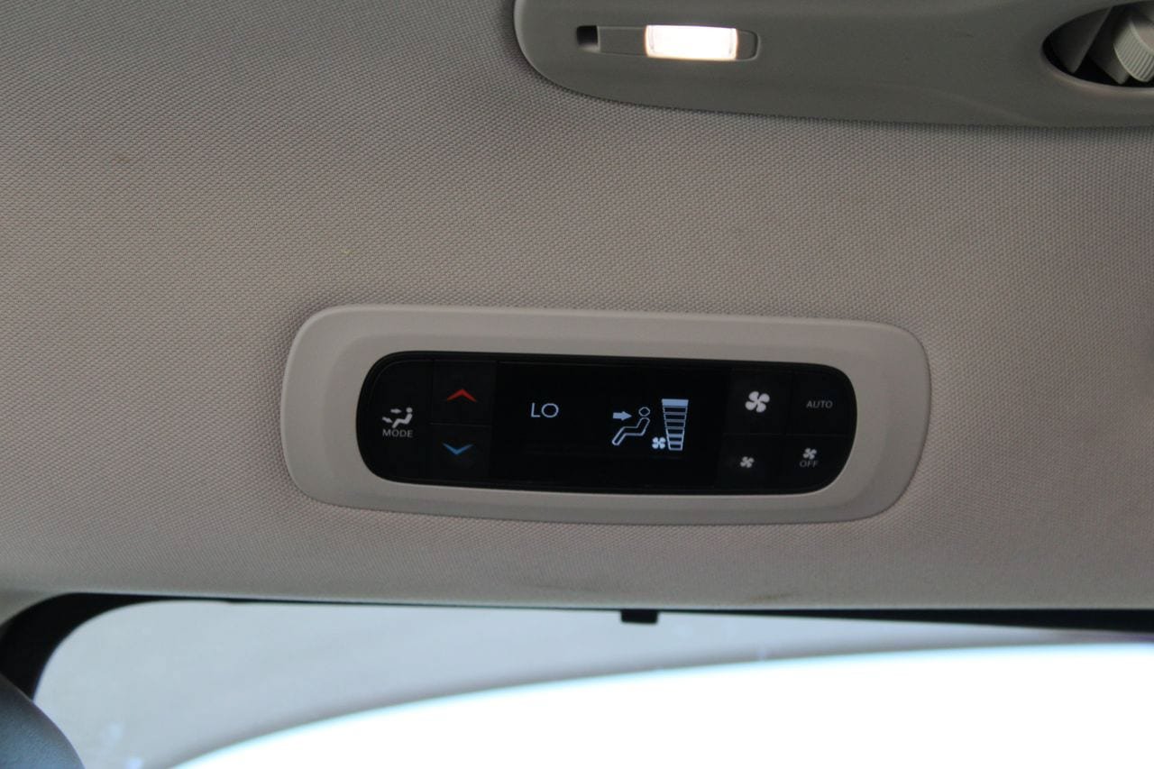 Used 2024 Chrysler Pacifica Touring-L FWD image 19