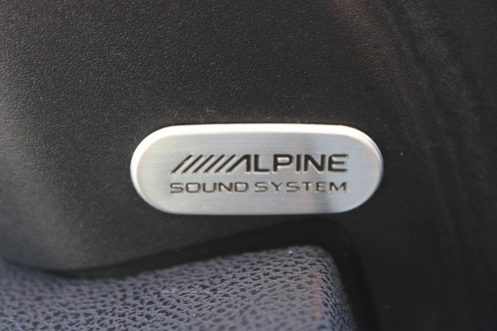 Used 2016 Chrysler 300 C RWD image 12