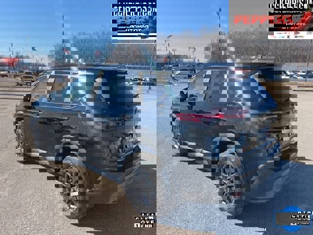 Used 2023 Nissan Rogue S image 4