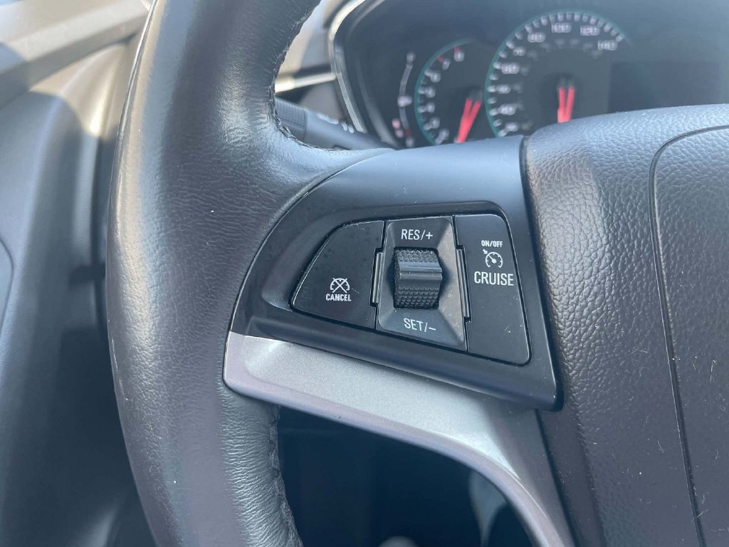 Used 2021 Chevrolet Trax LT w/ Sport Edition FWD image 9
