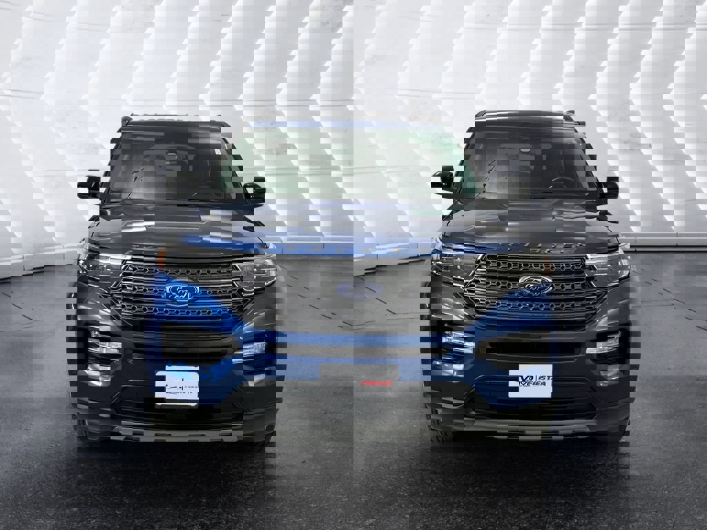 Used 2022 Ford Explorer XLT w/ Equipment Group 202A image 2