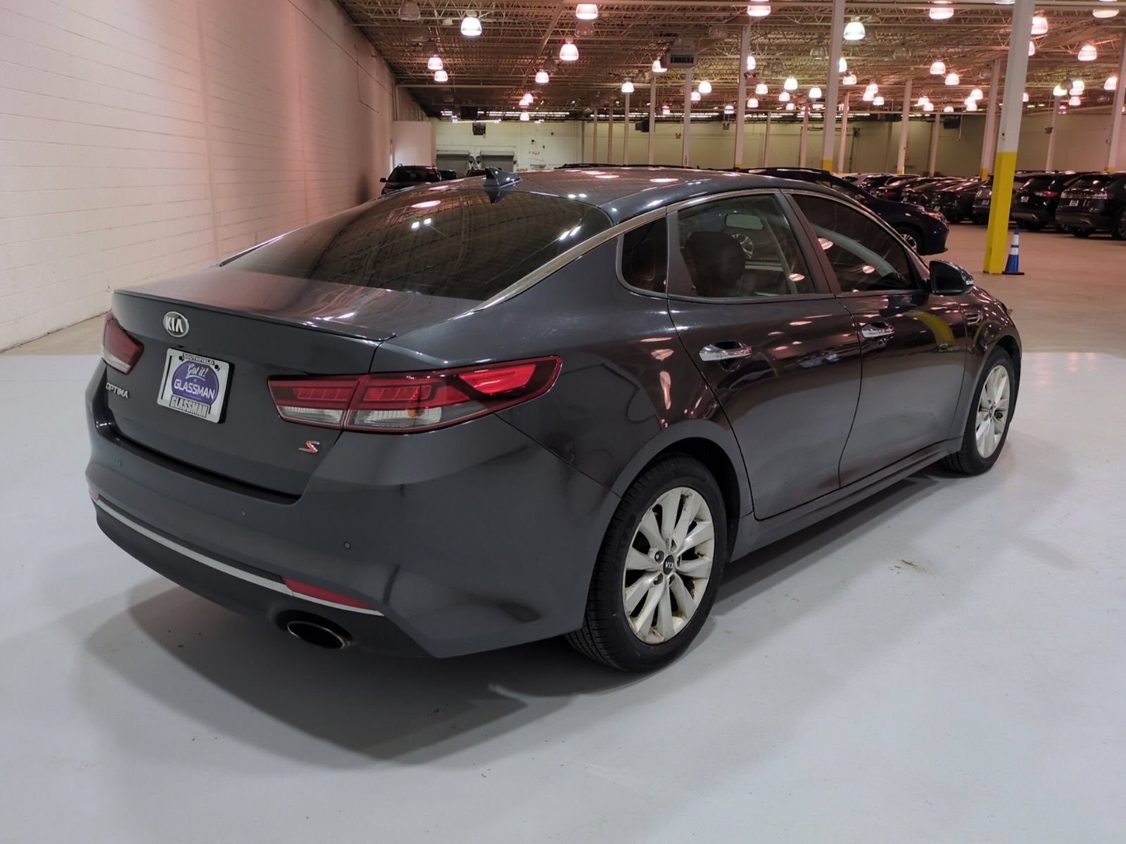 Used 2018 Kia Optima S FWD image 3