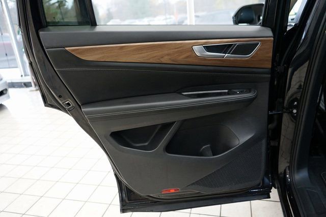 Used 2024 Volkswagen Atlas SE image 48