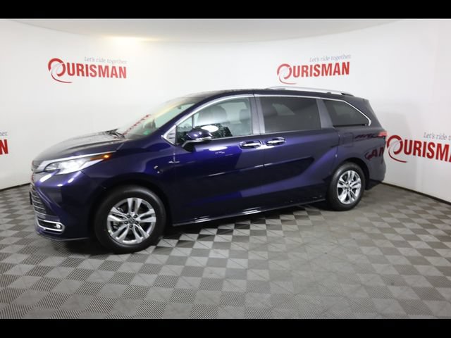 Used 2025 Toyota Sienna Limited AWD/4WD image 9