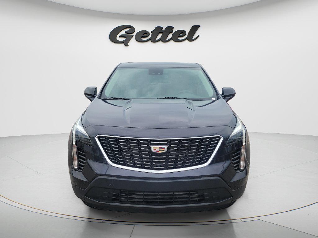 Used 2023 Cadillac XT4 Luxury w/ Cold Weather Package FWD image 2