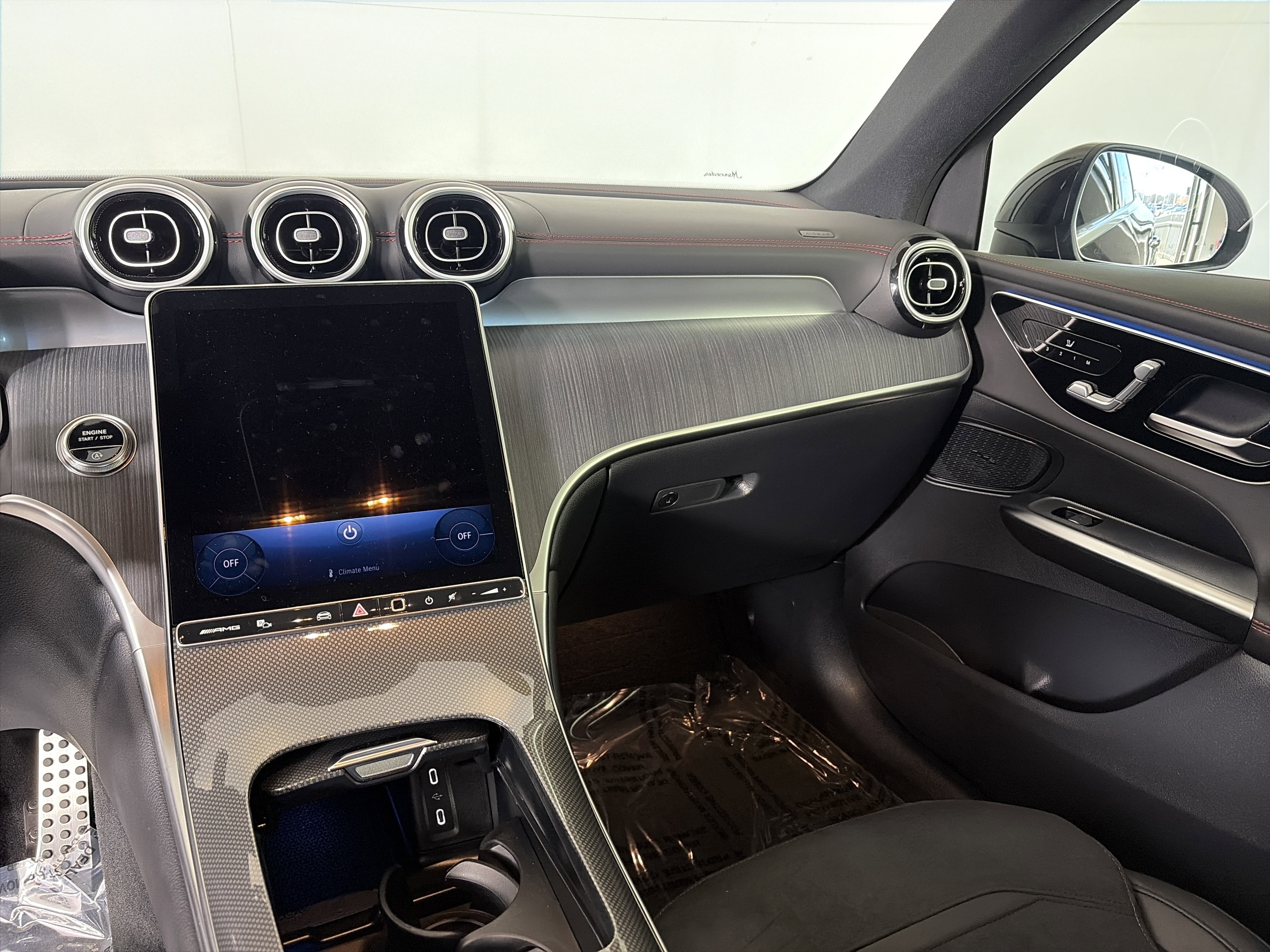 Certified 2025 Mercedes-Benz GLC 43 AMG 4MATIC image 4