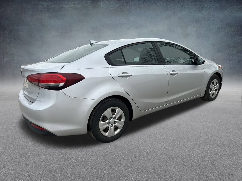 Used 2017 Kia Forte LX image 4